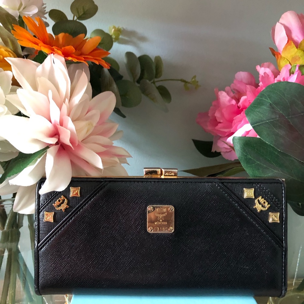 MCM charms crossbody blk wallet